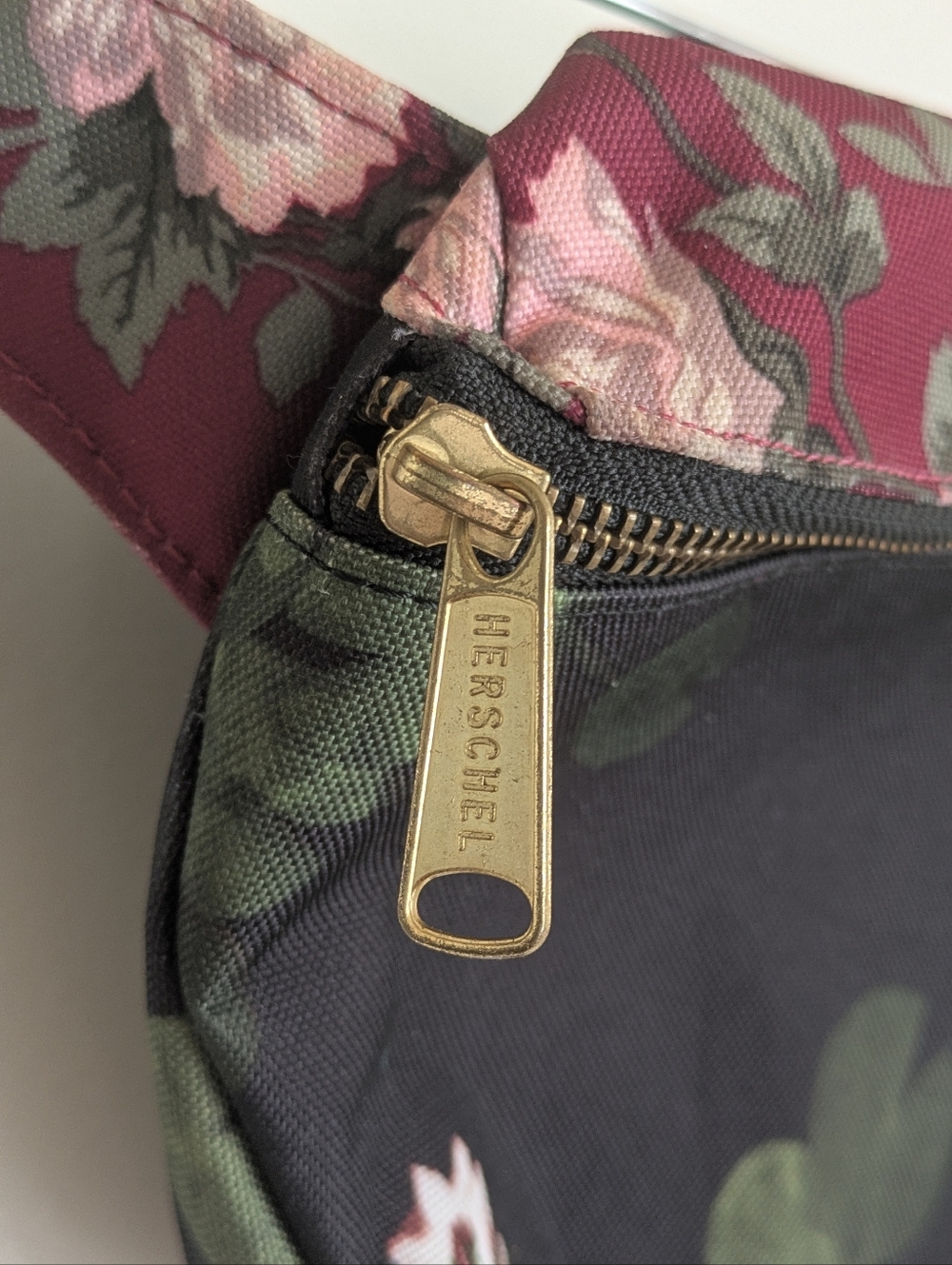 Herschel Fifteen 2L Black Floral Hip Lumbar Waist Fanny Pack Bag - Picture 4 of 16